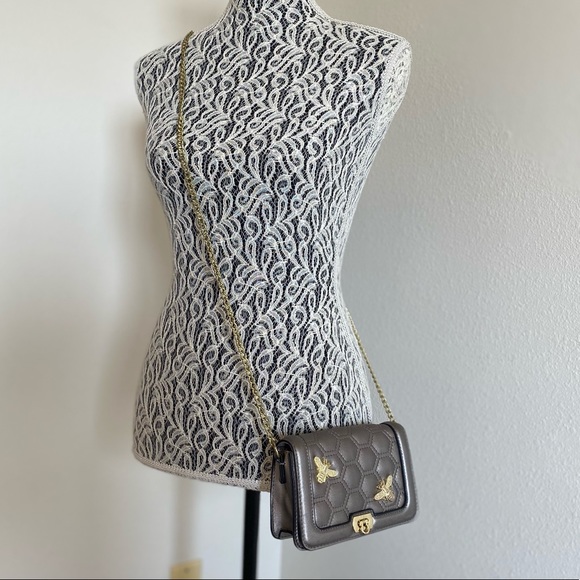 Honey Comb Bee Purse - Picture 2 of 4